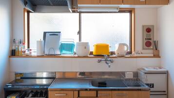 Fridge, microwave, stovetop, cookware/dishes/utensils