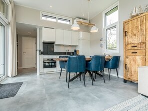 Kühlschrank, Mikrowelle, Herdplatte, Geschirrspüler