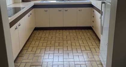 Centrally located Tuncurry unit.