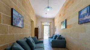 A hallway with two sofas, a chandelier, and artwork on the walls. - 3450 Casa Maredoro by Barbarhouse (Nardò)
