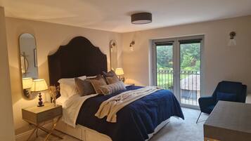 5 bedrooms, iron/ironing board, free WiFi, bed sheets