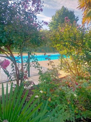 المنطقة المحيطة بالمنشأة