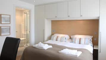 Desk, soundproofing, iron/ironing board, free WiFi