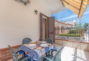 Apartment | Terrace/patio