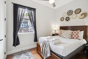 6 habitaciones, escritorio, tabla de planchar con plancha y wifi gratis 