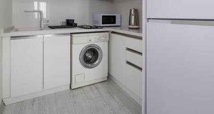 This apartment is a 2 bedroom(s), 1 bathrooms, located in Beşiktaş, İstanbul.