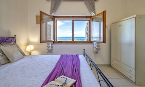 4 quartos, ferros/tábuas de passar roupa, berço de viagem