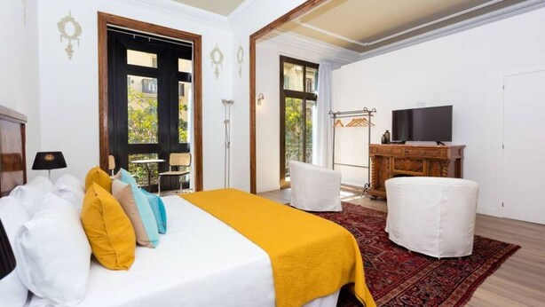 4 bedrooms, iron/ironing board, WiFi (free), bed sheets