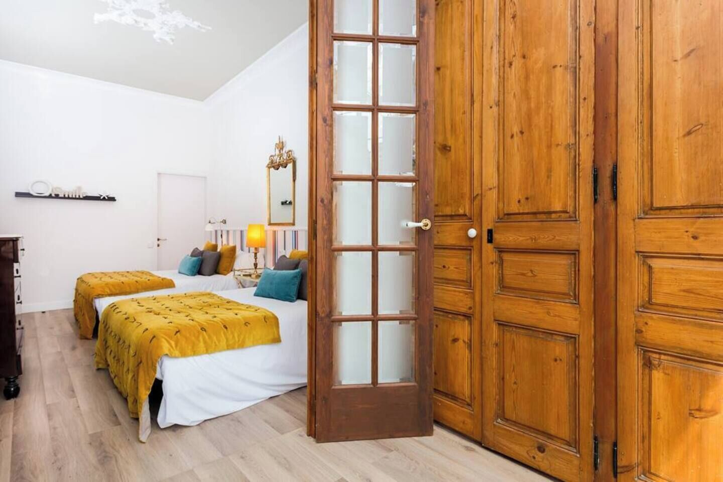 4 bedrooms, iron/ironing board, free WiFi, bed sheets