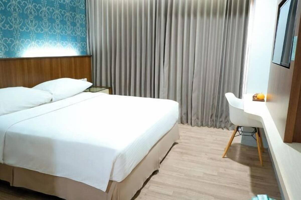 1 bedroom, desk, soundproofing, free WiFi