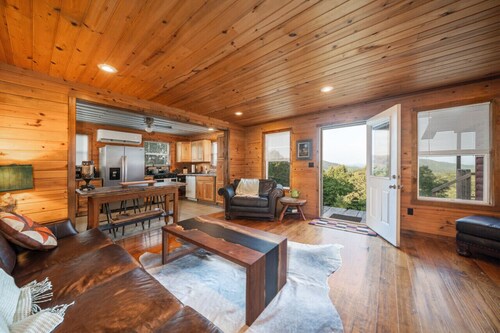 Misty Mountain Cabin: Spectacular Scenic Escape by Caddo River