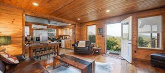 Misty Mountain Cabin: Spectacular Scenic Escape by Caddo River