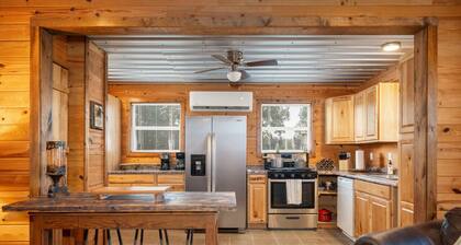 Misty Mountain Cabin: Spectacular Scenic Escape by Caddo River