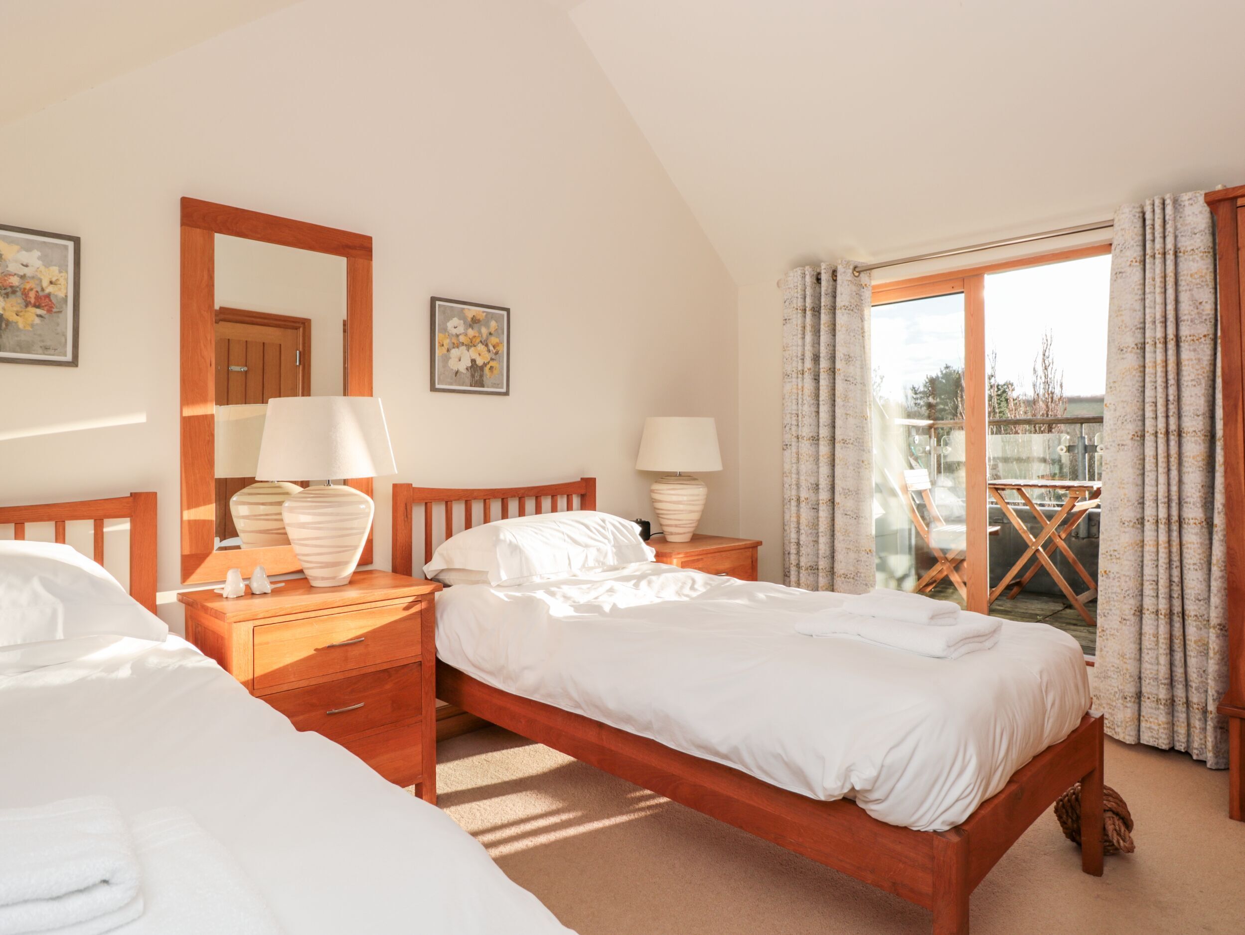 2 bedrooms, individually decorated, individually furnished, free WiFi