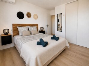 2 makuuhuonetta, silitysrauta/-lauta, vauvan matkasänky, ilmainen Wi-Fi