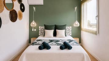 2 habitaciones, tabla de planchar con plancha y cuna de viaje