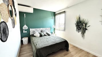 2 bedrooms, iron/ironing board, travel crib, free WiFi