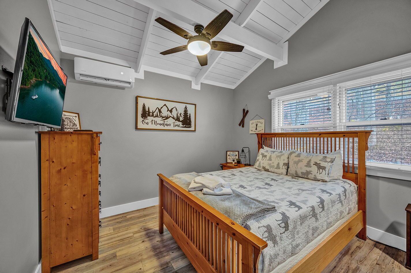 4 多间卧室、免费 WiFi、床单