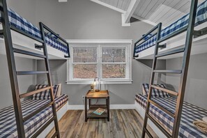 4 bedrooms, free WiFi, bed sheets