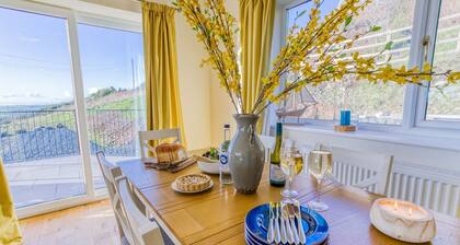 Bron Heulog - a dog that sleeps 6 guests in 3 bedrooms