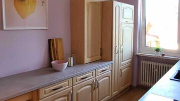 Frigorifero, forno, piano cottura, lavastoviglie