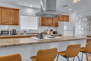 Fridge, microwave, oven, stovetop - Billiards, Pool, Grill & Games! (Tempe)