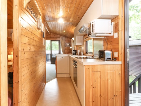 Refrigerador, lavavajillas, tetera/pava eléctrica, tostadora