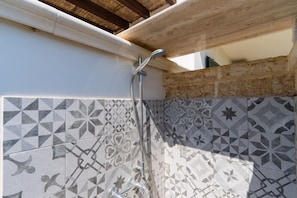 Villa | Dusche im Bad