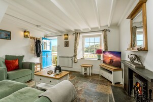 Una televisión de pantalla plana