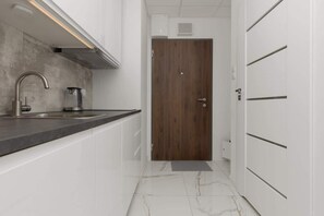 雪櫃、微波爐、爐具、洗碗機