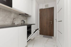 Refrigerador, microondas, parrilla de estufa y lavavajillas