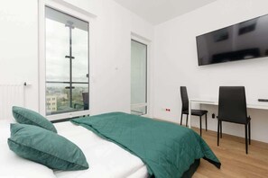 Iron/ironing board, WiFi, bed sheets