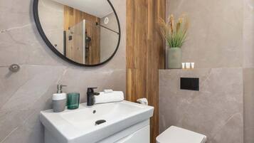 Dusche, Haartrockner, Shampoo