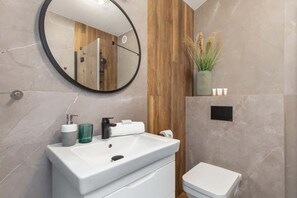 Dusche, Haartrockner, Shampoo