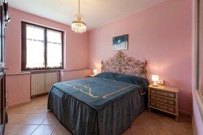 2 bedrooms, iron/ironing board, WiFi, bed sheets - |The Hazel House| (Cravanzana)