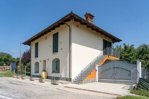 Exterior - |The Hazel House| (Cravanzana)