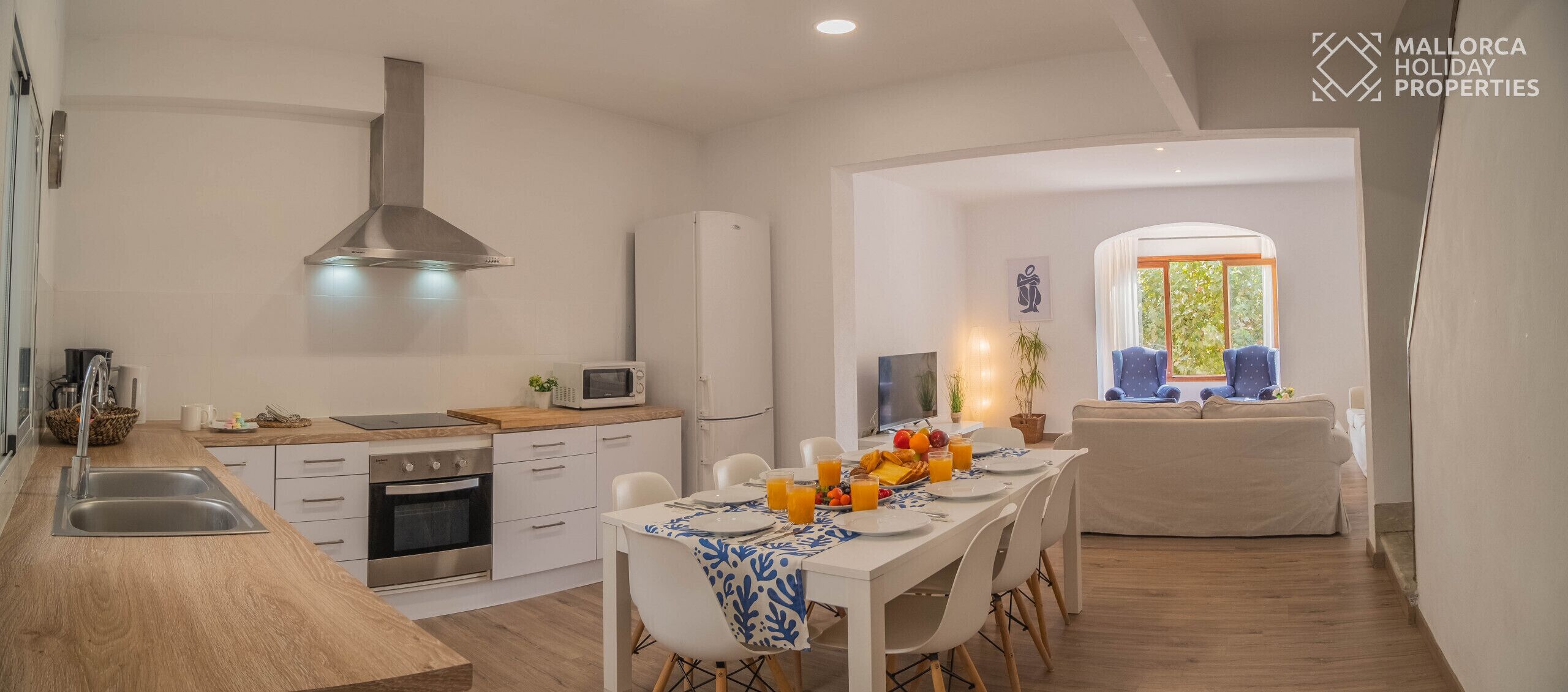 Frigorífico, microondas, horno y lavavajillas