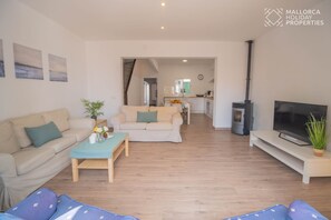 TV, fireplace, DVD player, table tennis