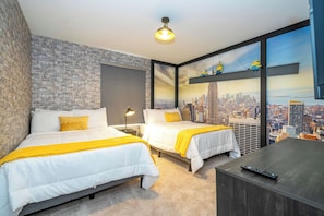 7 bedrooms, iron/ironing board, WiFi, bed sheets - Sleeps 17! Windsor Island 7BR w/ Private Pool (Davenport)