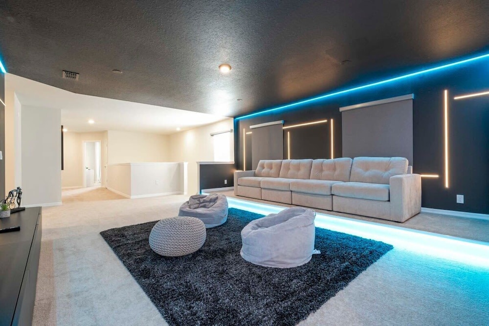 新品　NEIGHBORHOOD×Disney 　NARROW STRAIGHT New Disney Character Sweaters Now at Disney World