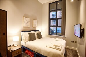 2 bedrooms, iron/ironing board, travel cot, WiFi