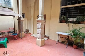 Outdoor dining - Central and cozy loft with courtyard (Bologna)