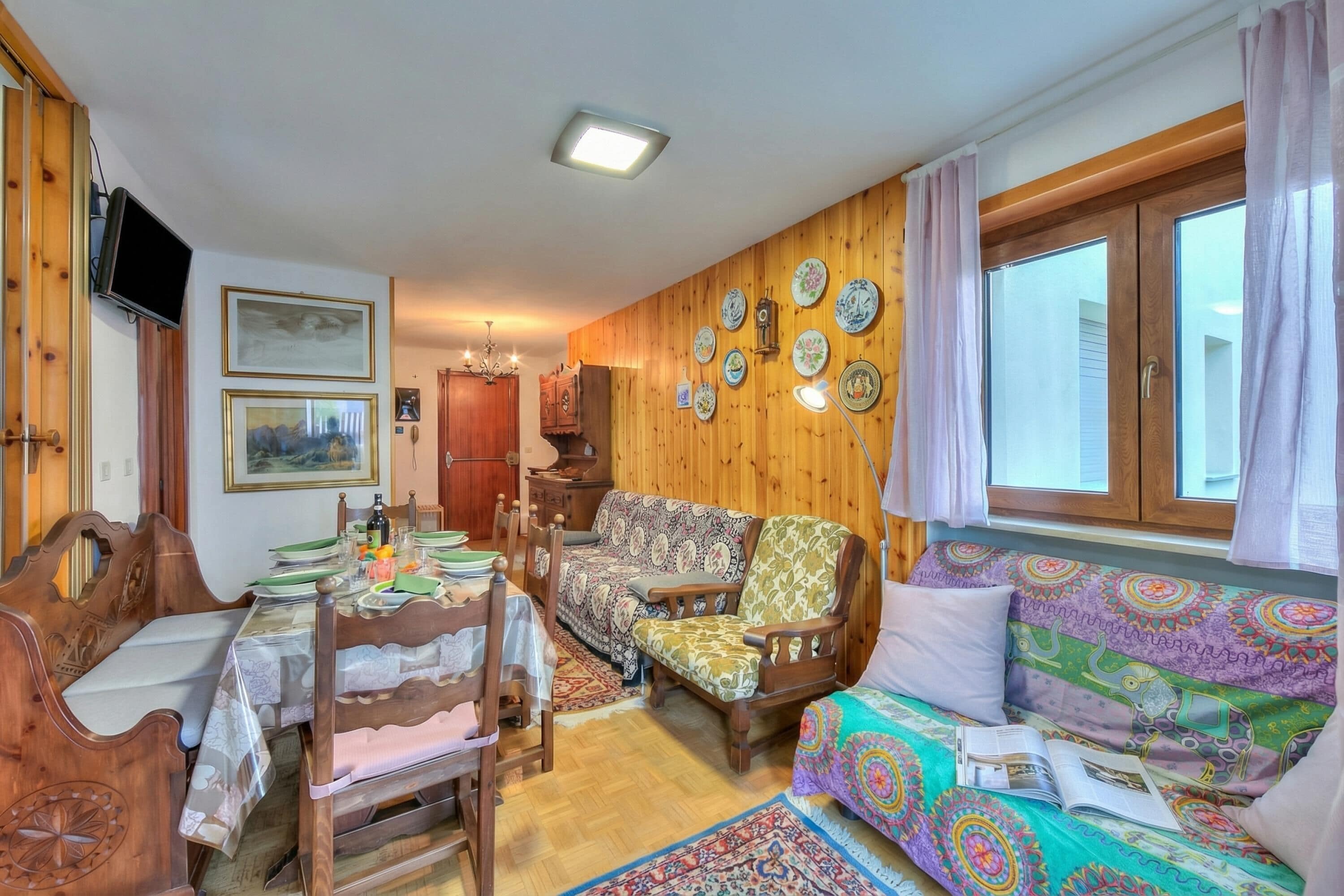 Familienapartment, 2 Schlafzimmer, Balkon (Appartamento 7 Bello Mountain View) | Wohnbereich | Flachbildfernseher