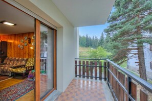 Family Apartment, Multiple Bedrooms (Appartamento 7 Bello Mountain View) | Terrace/patio