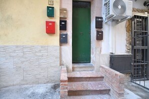 Exterior detail - House of Graces - Palermo (Palermo)