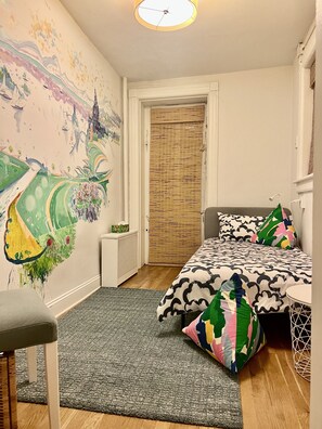 2 bedrooms, iron/ironing board, WiFi, bed sheets - Entire floor-through apartment in period brownstone steps from Central Park (New York)