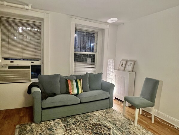 Living area - Entire floor-through apartment in period brownstone steps from Central Park (New York)