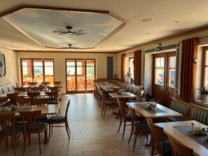 Free daily continental breakfast - Landgasthof Blasini - Pfahlhof (Zandt)