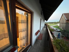 Room | Terrace/patio - Landgasthof Blasini - Pfahlhof (Zandt)