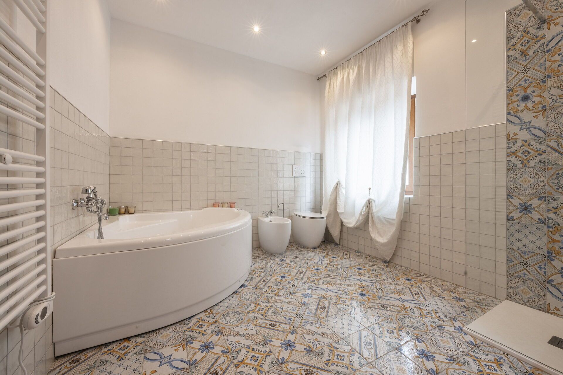 Amenities, Autumn, Bathroom, Room Detail, Spring, Summer